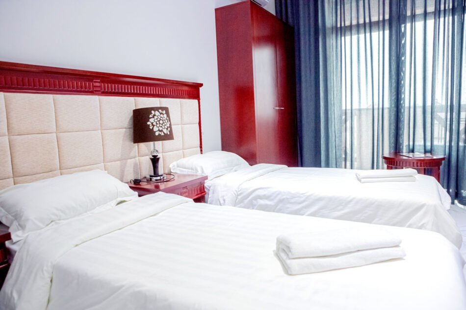 Suite Familie Luxe - priveliște spre bazin