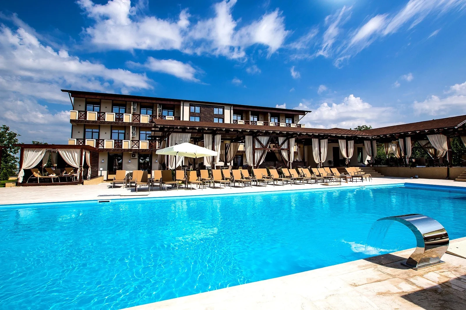 Bazin Piscina si Terasa Cricova Giowine