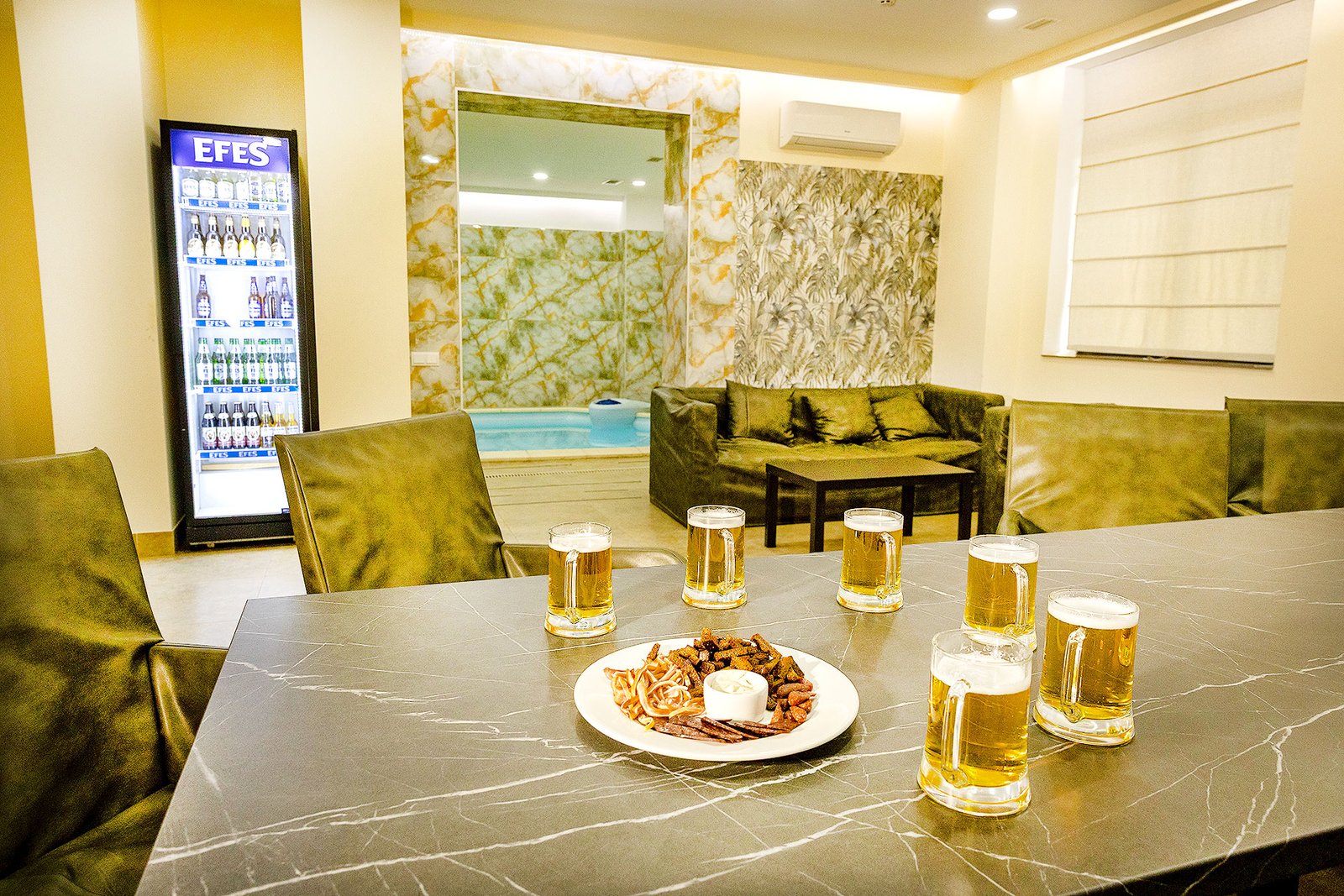 Zona de relaxare și consum al saunei Cricova